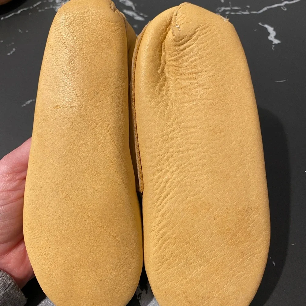 Kids laurentian Chief moccasins slippers EUC leather